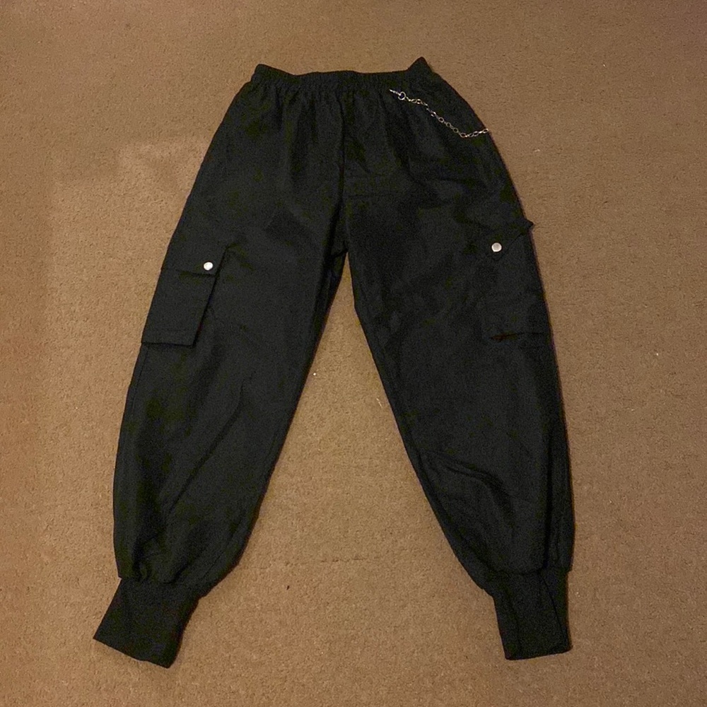 Size 2(small) women. Cargo pants can be worn dressed up or down.(Chain attached)